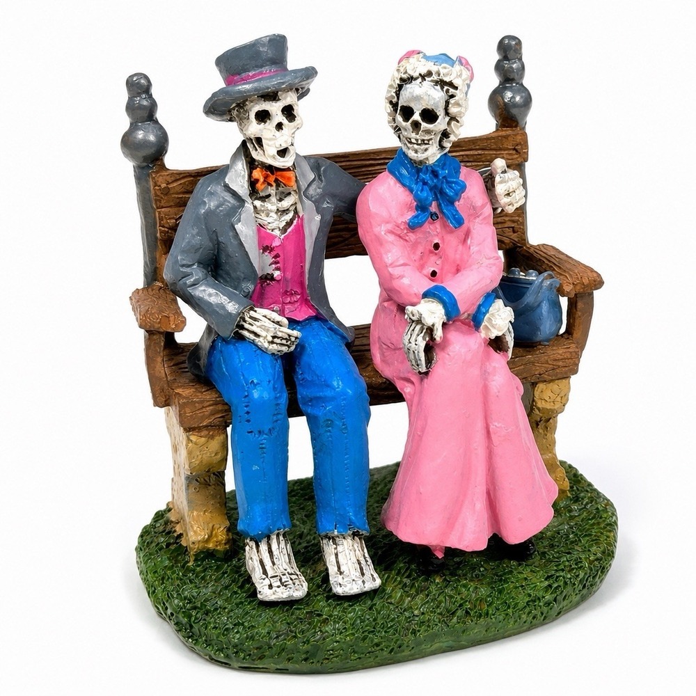 2006 Lemax Spooky Town Everlasting Love Skeleton Couple Halloween Figurine 62202
